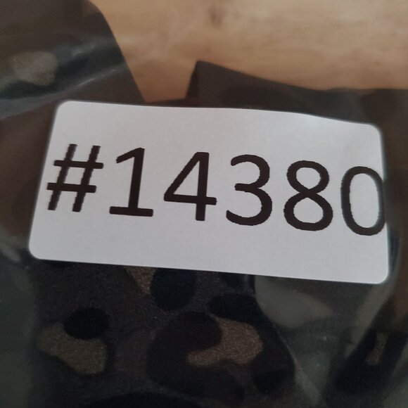 Chelsea & Theodore Top Womens Small Olive Green Leopard Print Button-Up *NWT* - Picture 11 of 11